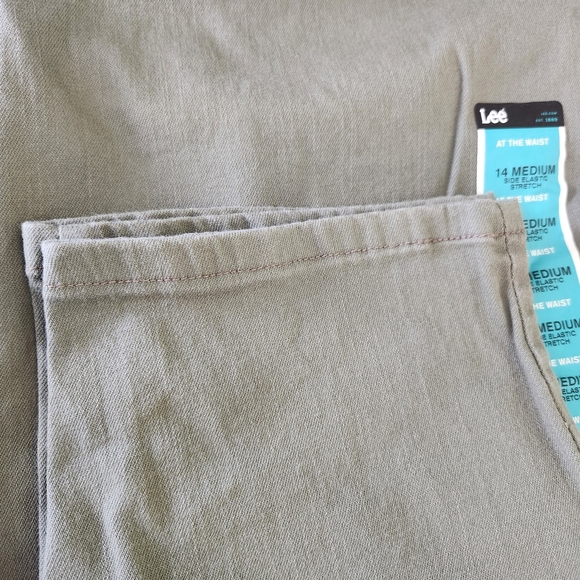 NWT Lee Women's Green Jeans, Sz 14 - Picture 6 of 6